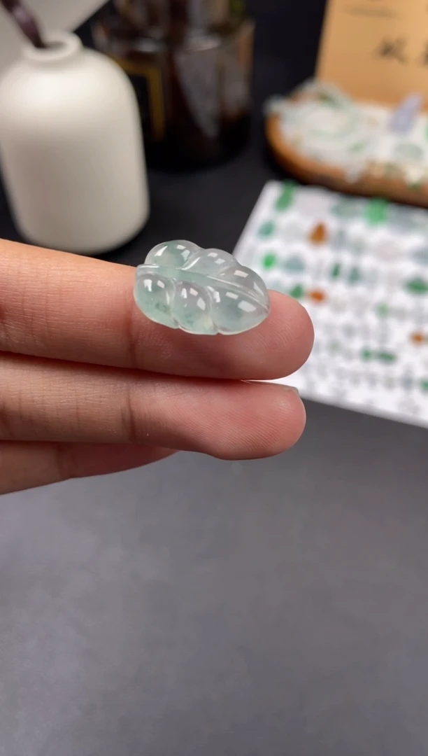 翡翠未镶嵌颈饰翡翠冰种叶子