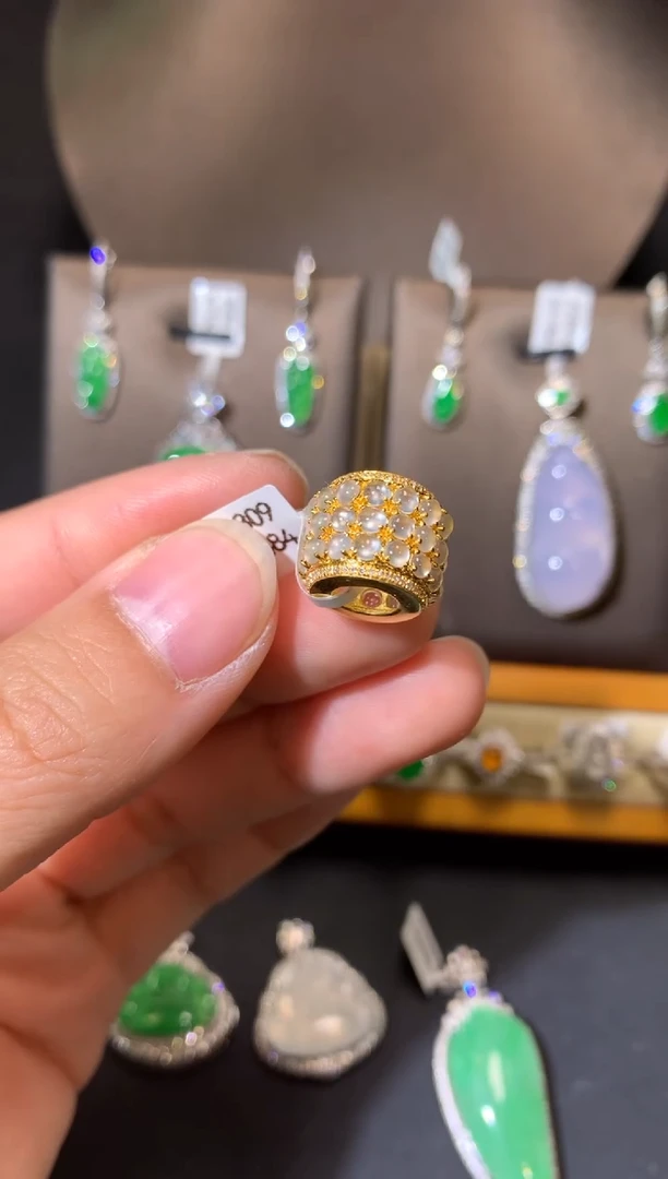 【闪购商品】翡翠吊坠(不含链)18K金镶嵌吊坠