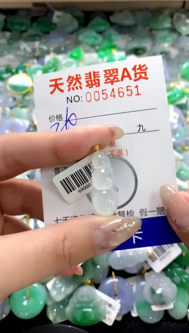 颈饰18K金镶嵌翡翠1111111111111111