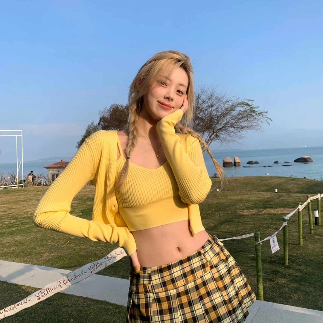 8uioio《阳光野葵》辣妹针织吊带背心开衫两件套女韩系短款上衣春