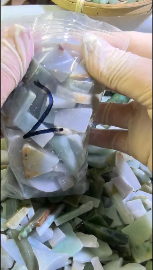 【闪购商品】翡翠颈饰未镶嵌天然翡翠中号500克2