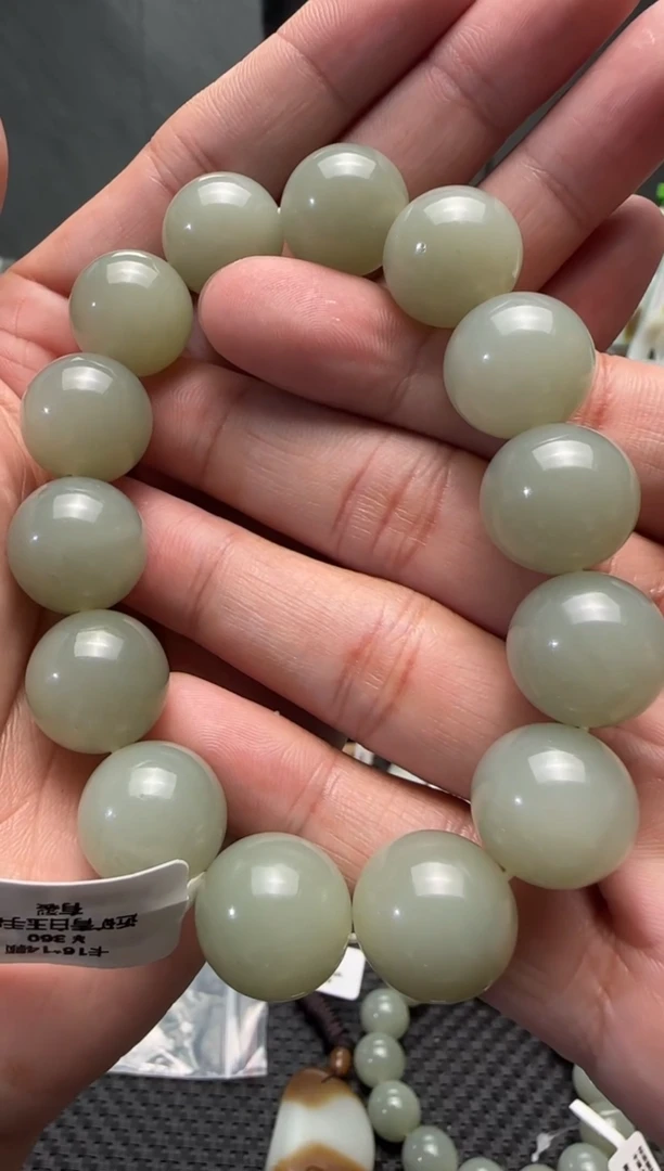 未镶嵌手串和田玉E***?青白玉手串卡16