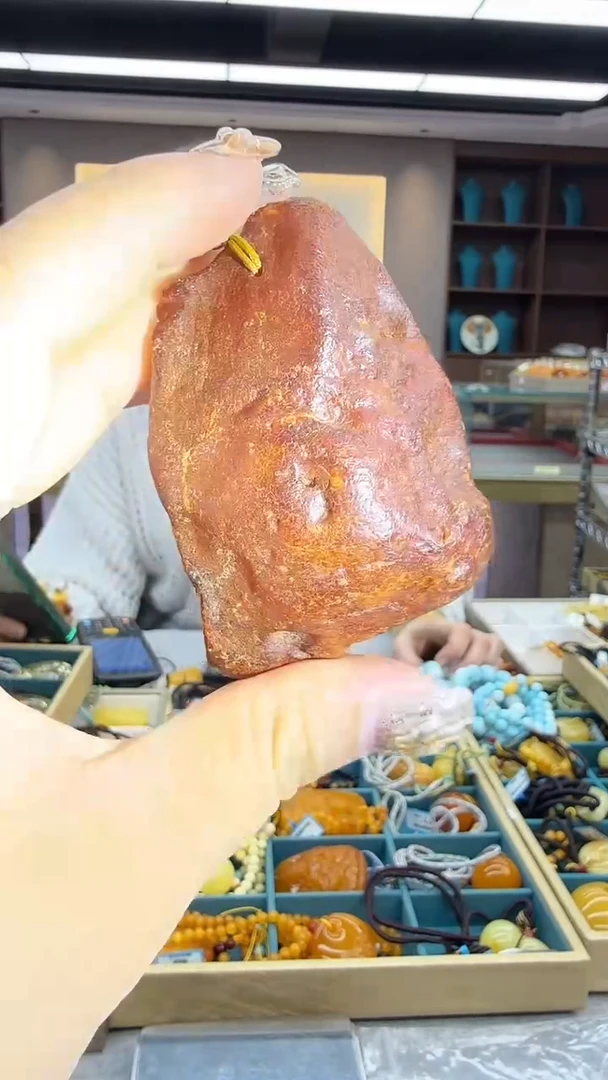 琥珀颈饰未镶嵌68秒拍号 假一罚三