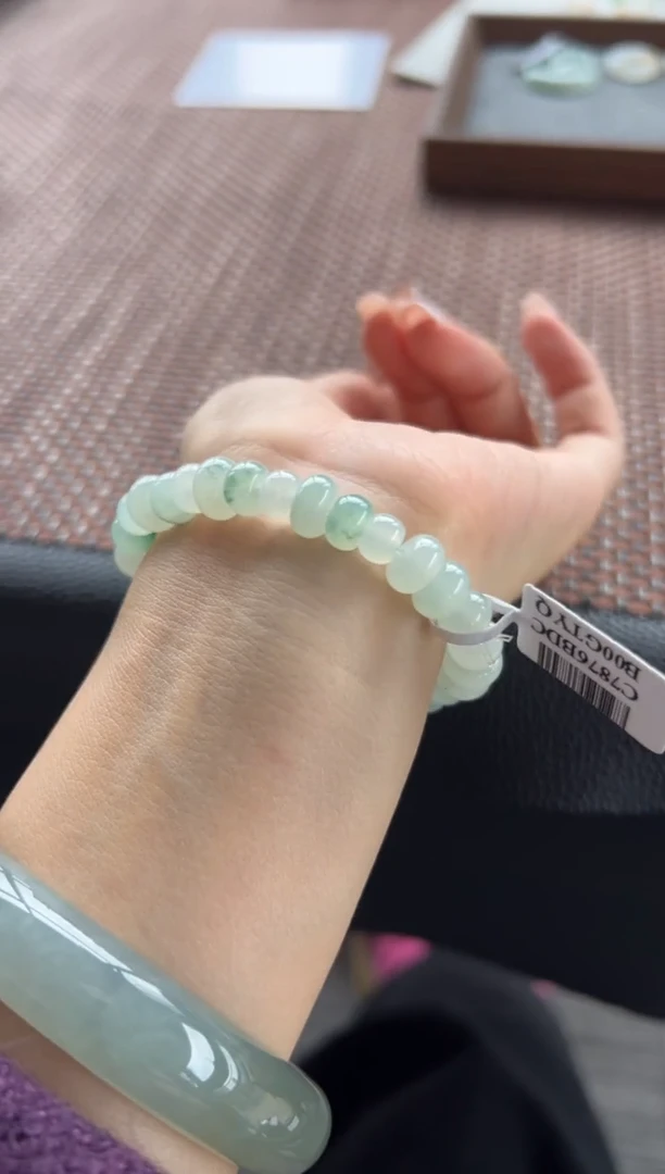 【闪购商品】翡翠手串未镶嵌106买断