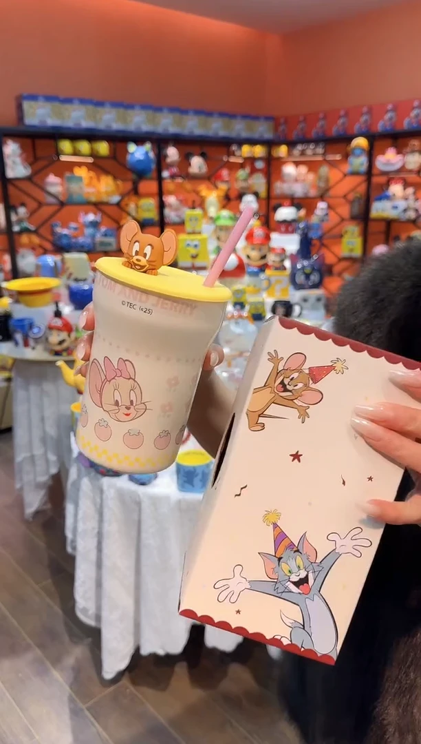 瓷片@@猫和老鼠黄色带盖陶瓷吸管杯