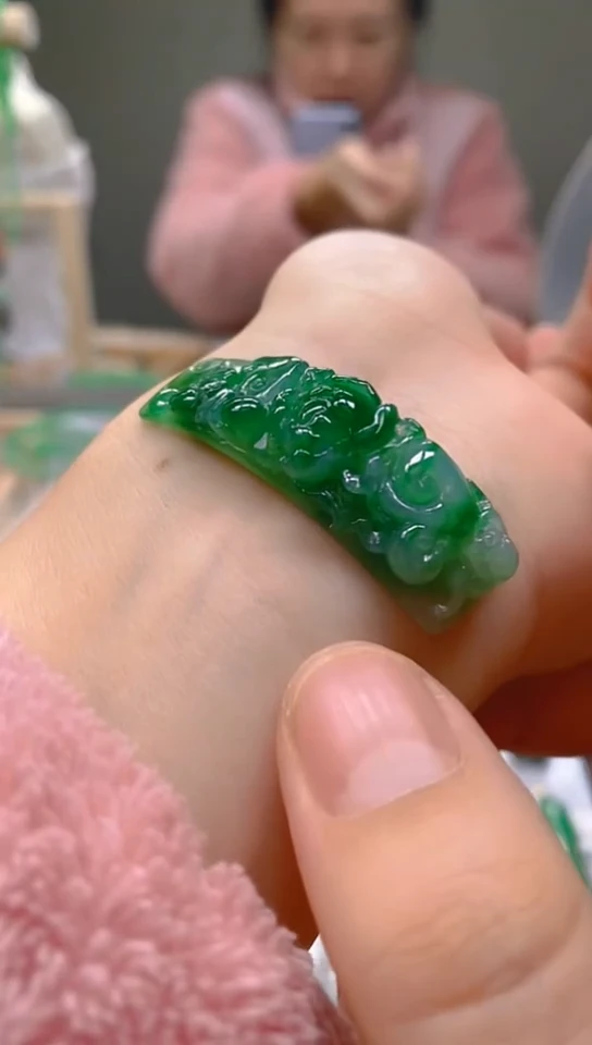 【闪购商品】翡翠颈饰未镶嵌天然翡翠A货，一物一证