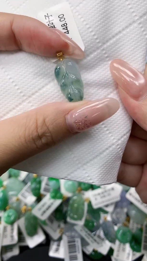 颈饰18K金镶嵌翡翠1111111111