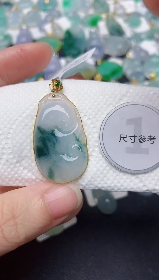 颈饰18K金镶嵌翡翠天然缅甸A货翡翠