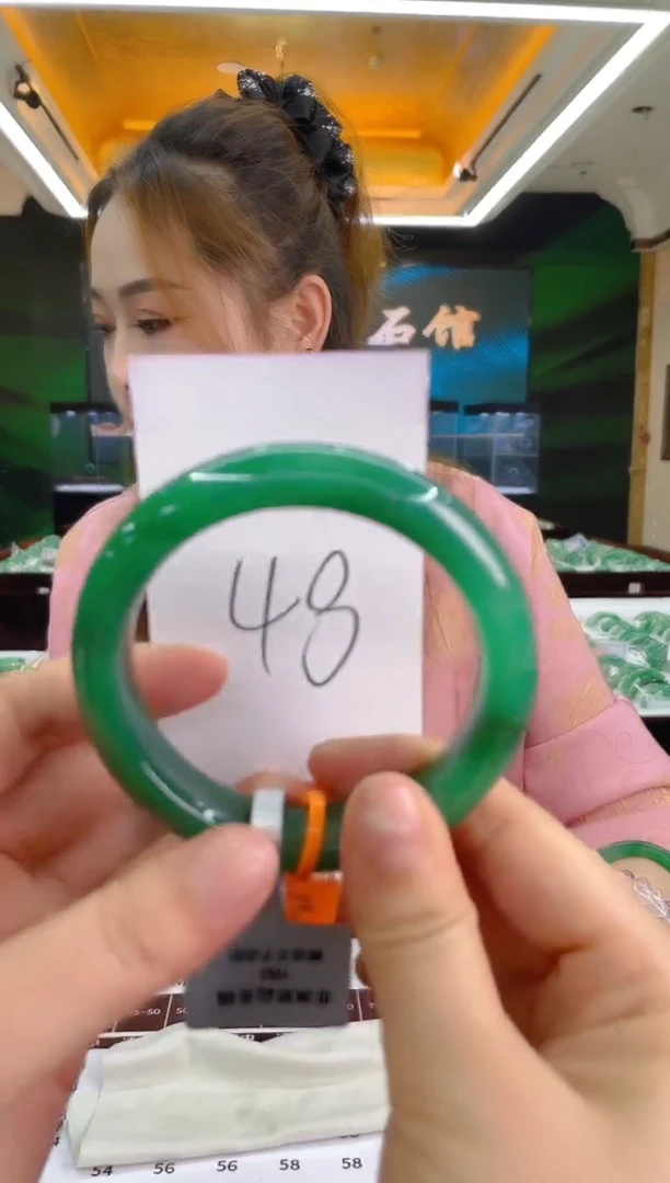 石英质玉手镯未镶嵌天然冰飘花