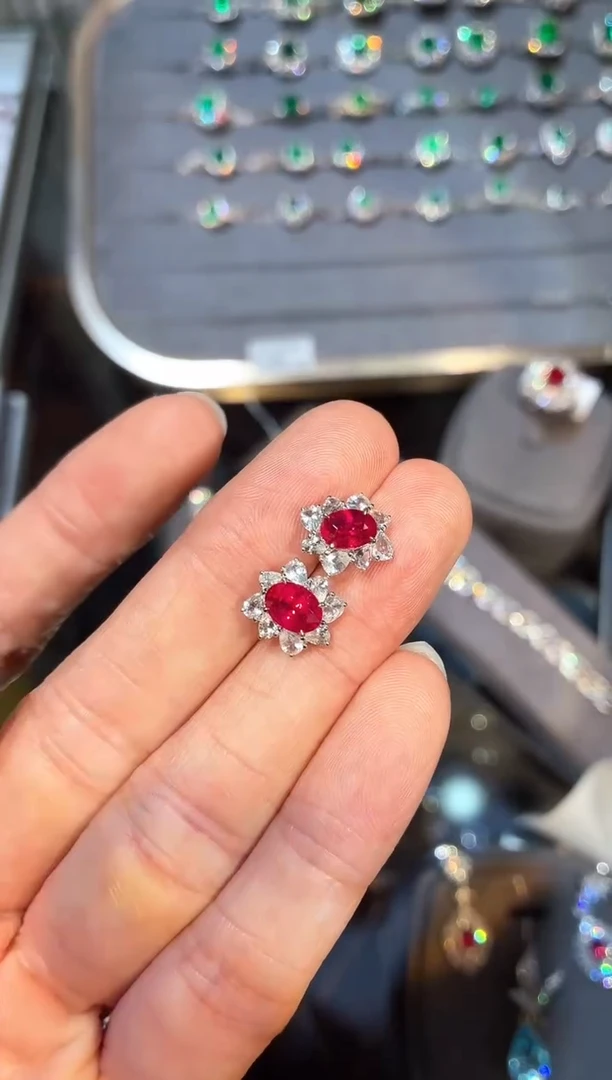 18K金镶嵌耳钉红宝石【闪购】2.1ct/同步展会价/缅甸