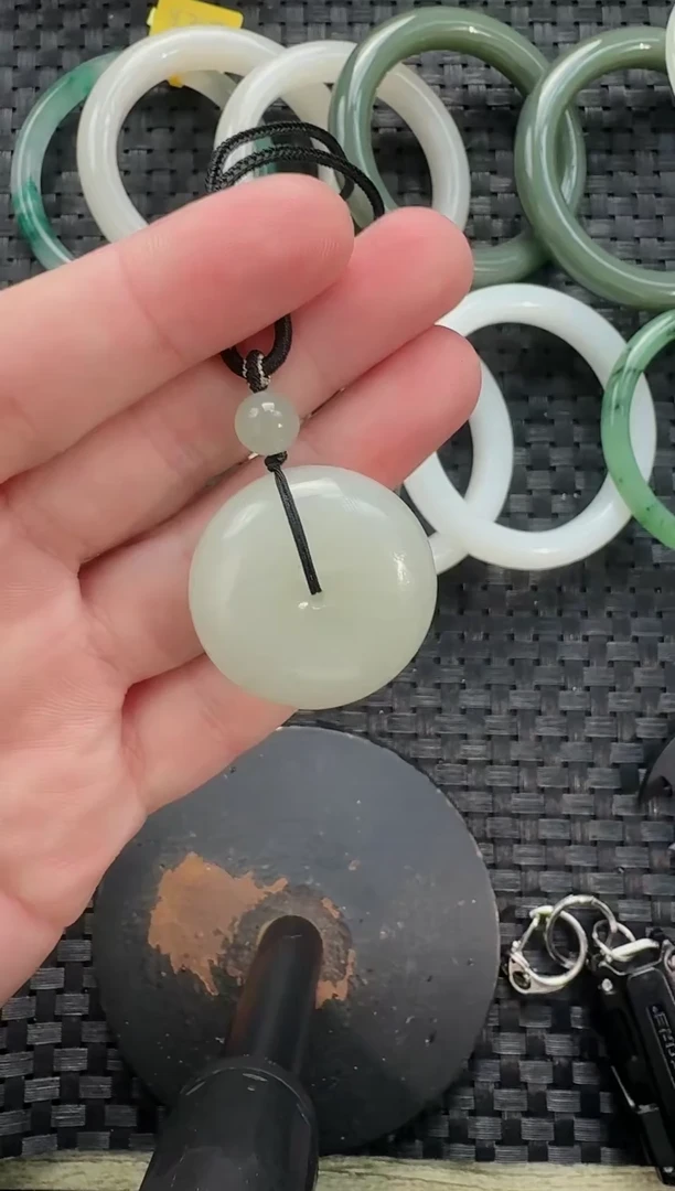 颈饰未镶嵌和田玉平安扣