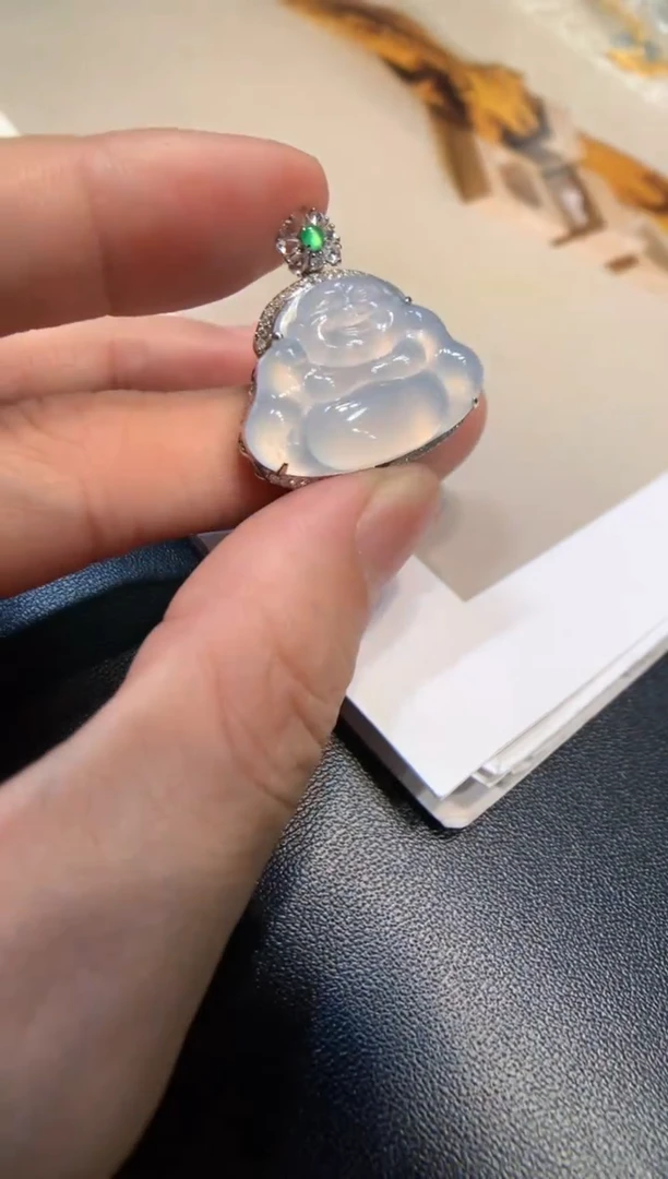 颈饰18K金镶嵌翡翠佛公