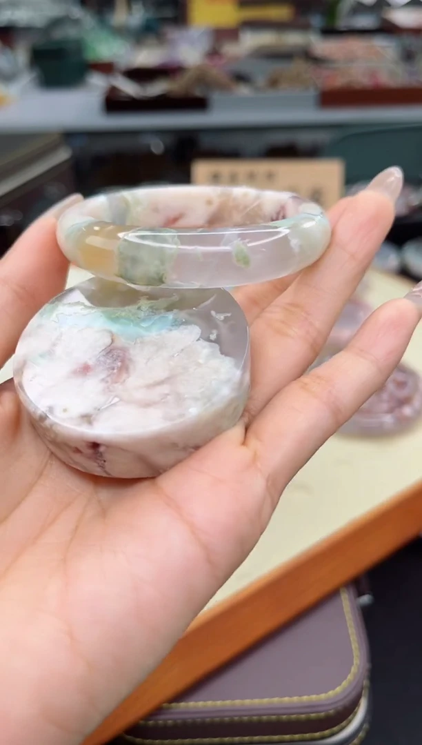 【闪购商品】石英质玉手镯未镶嵌52圈口（赠品镯心）S9740