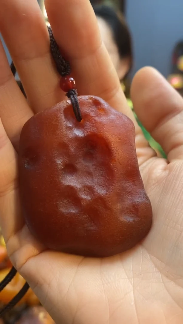 未镶嵌颈饰琥珀吊坠