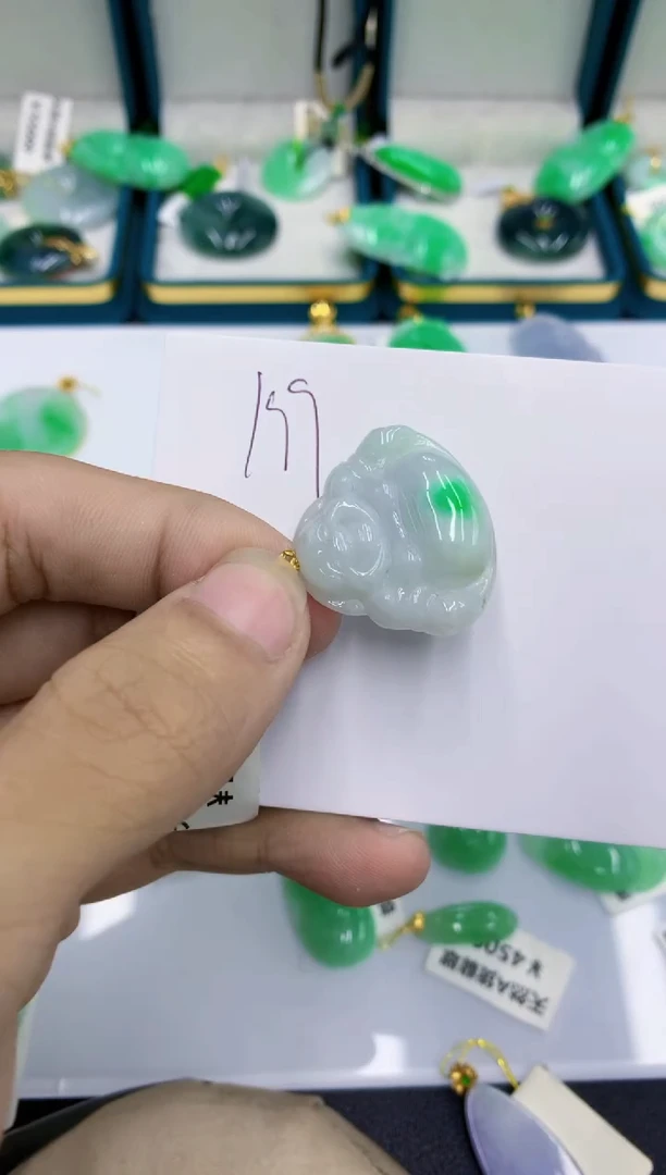 颈饰18K金镶嵌翡翠11111111111