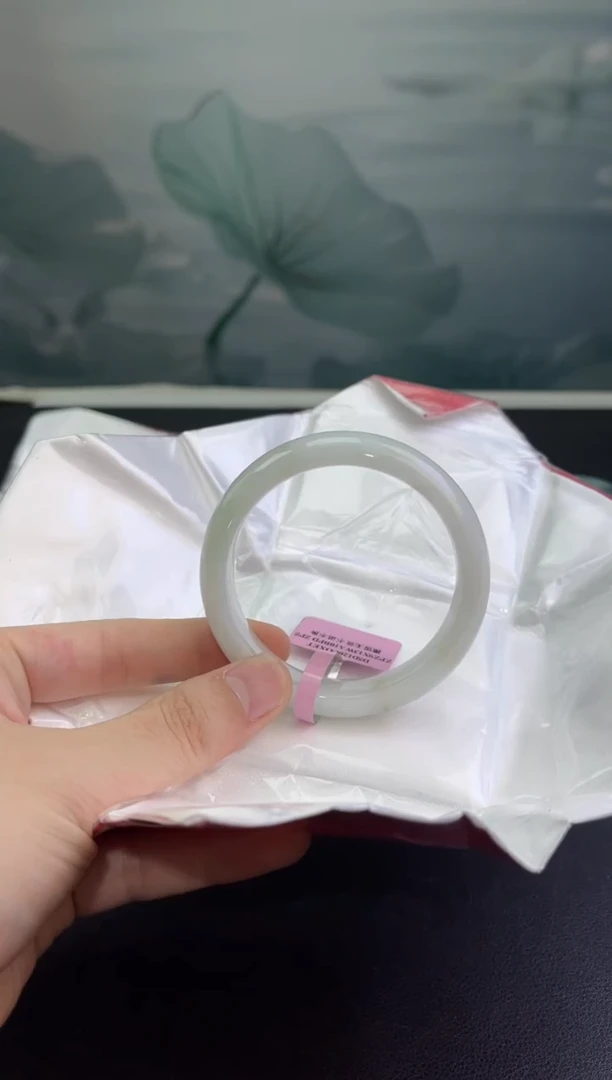 翡翠手镯未镶嵌翡翠手镯