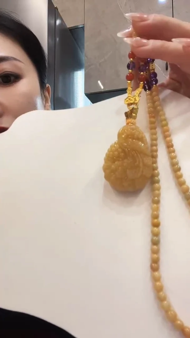 翡翠未镶嵌颈饰凤凰