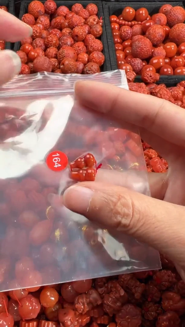 南红玛瑙未镶嵌颈饰1