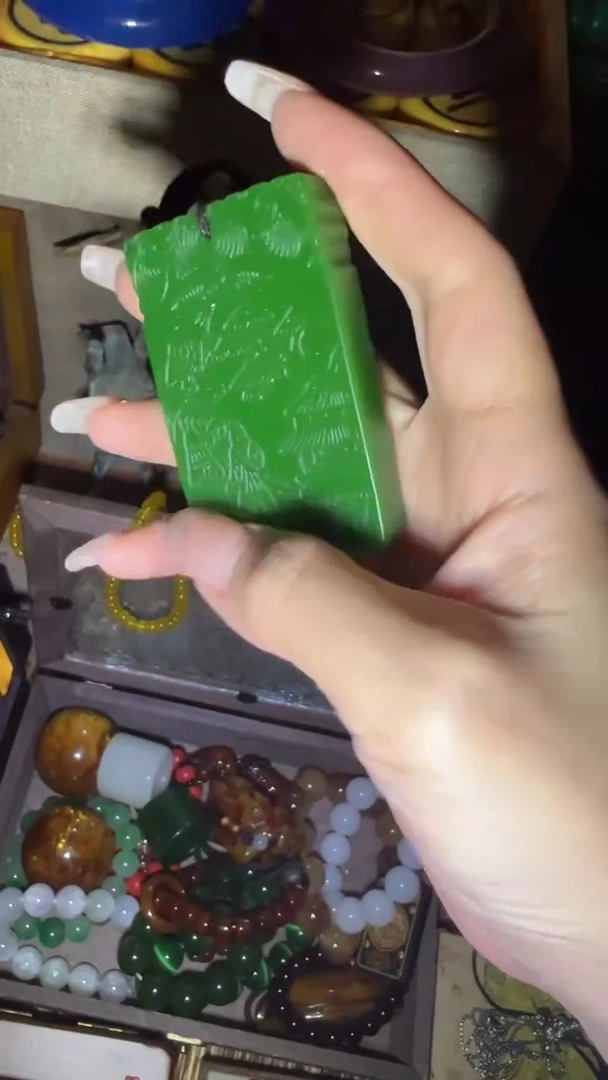 未镶嵌和田玉（碧玉）把件闪购高端商品链接