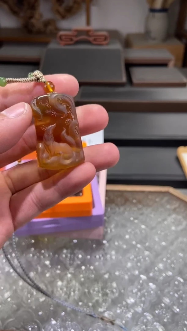 琥珀颈饰未镶嵌九尾狐