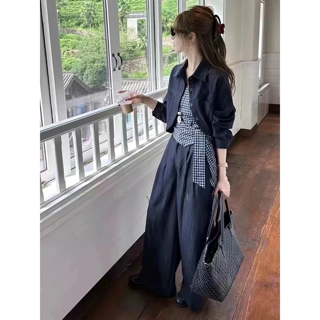 X333536-好看百搭韩系休闲短外套+格纹背心+宽松牛仔裤三件套套装