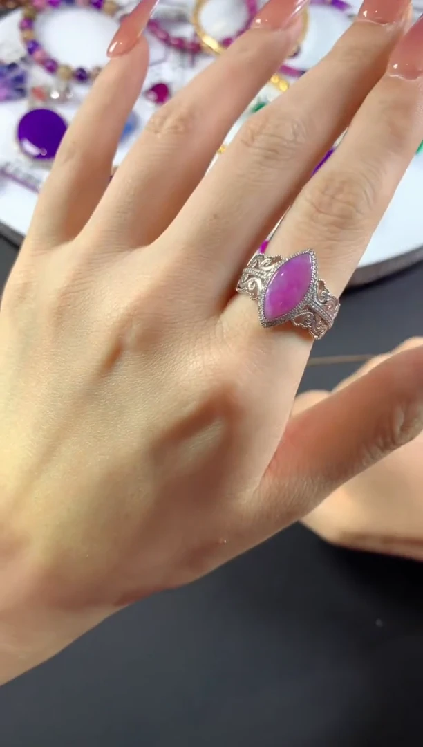 18K金镶嵌苏纪石（舒俱来）.戒指