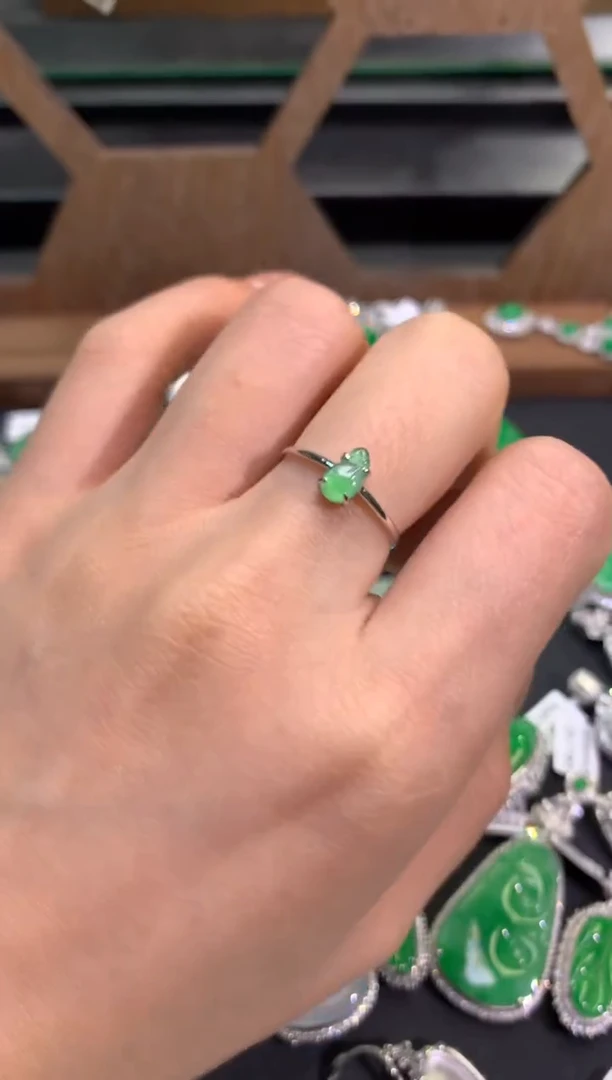 【闪购商品】翡翠吊坠(不含链)18K金镶嵌戒指