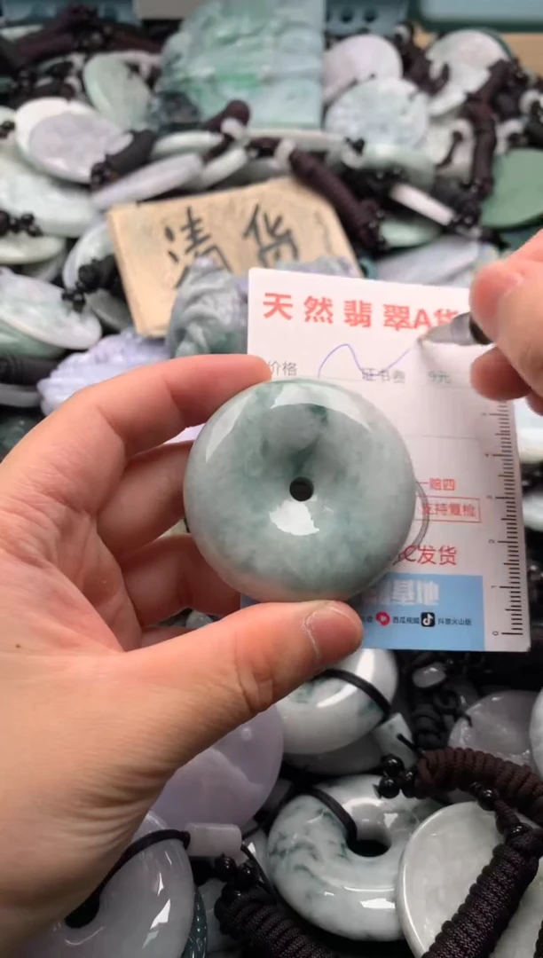 翡翠未镶嵌吊坠(不含链)1