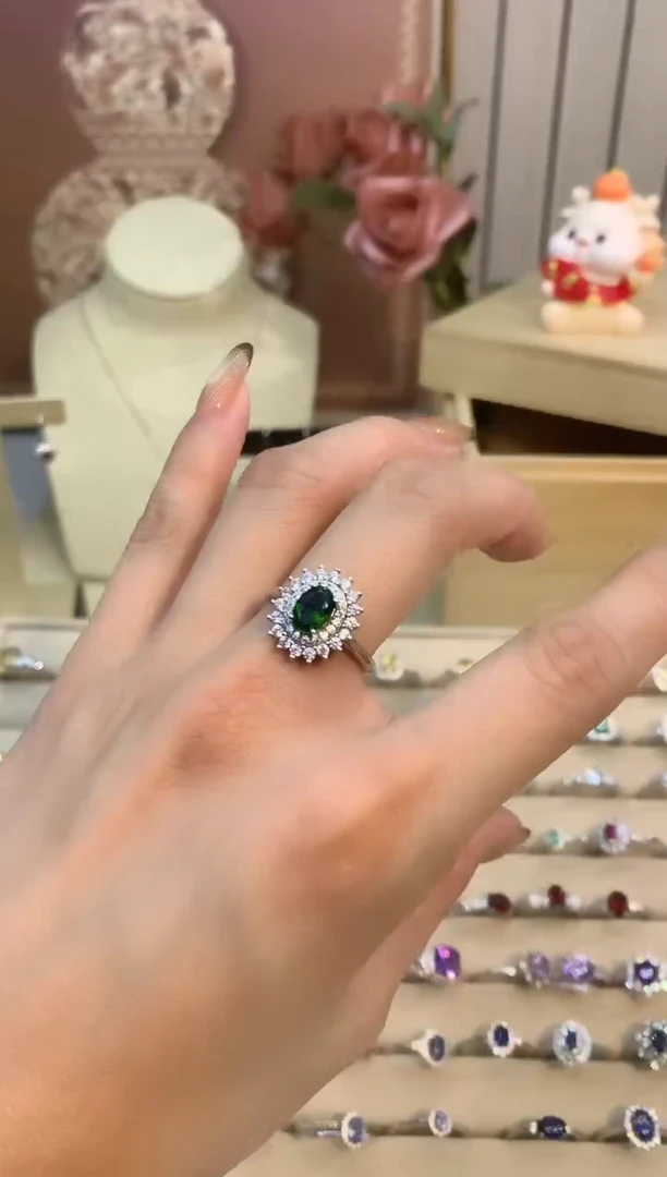 银S925镶嵌透辉石戒指豪镶