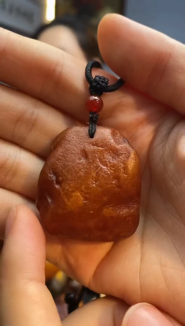 未镶嵌颈饰琥珀吊坠