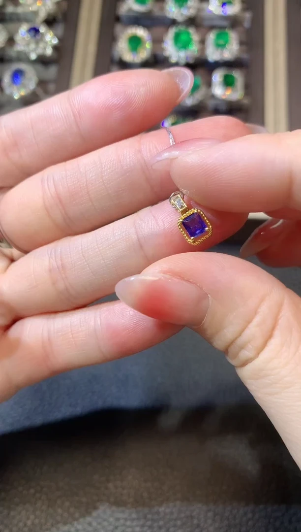 【闪购商品】彩色蓝宝石吊坠18K金镶嵌A4