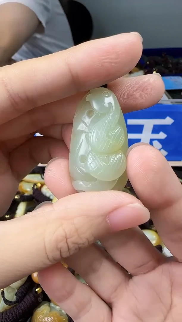 和田玉未镶嵌颈饰1