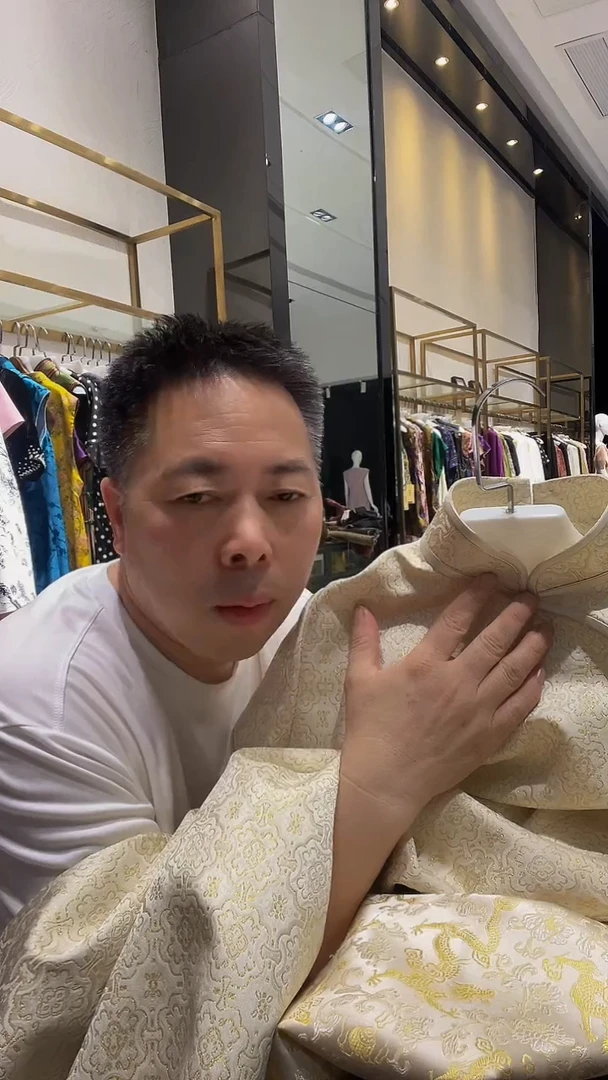 织绣定胜纹长裙旗袍