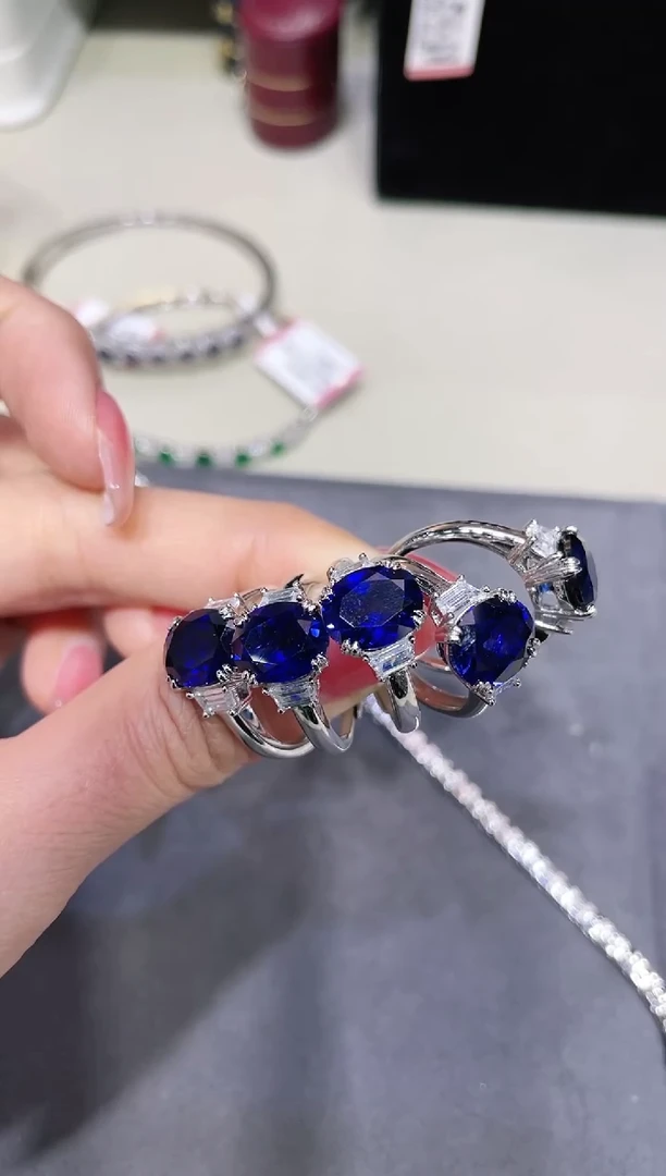 S925银镶嵌合成（培育）蓝宝石戒指777 多样性发其一