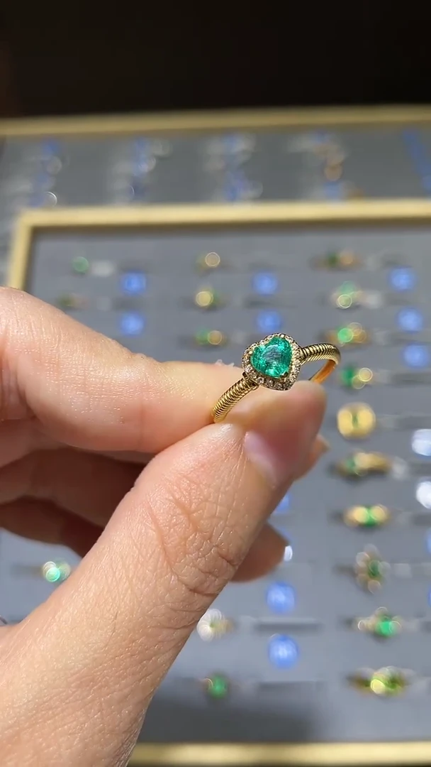 18K金镶嵌戒指祖母绿1