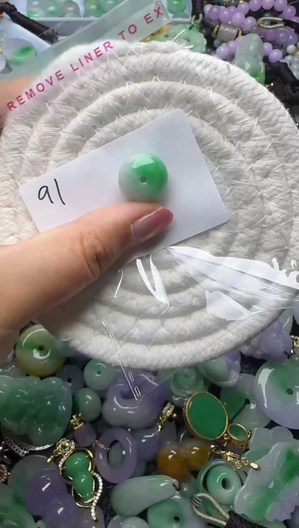 颈饰未镶嵌翡翠天然缅甸翡翠吊坠