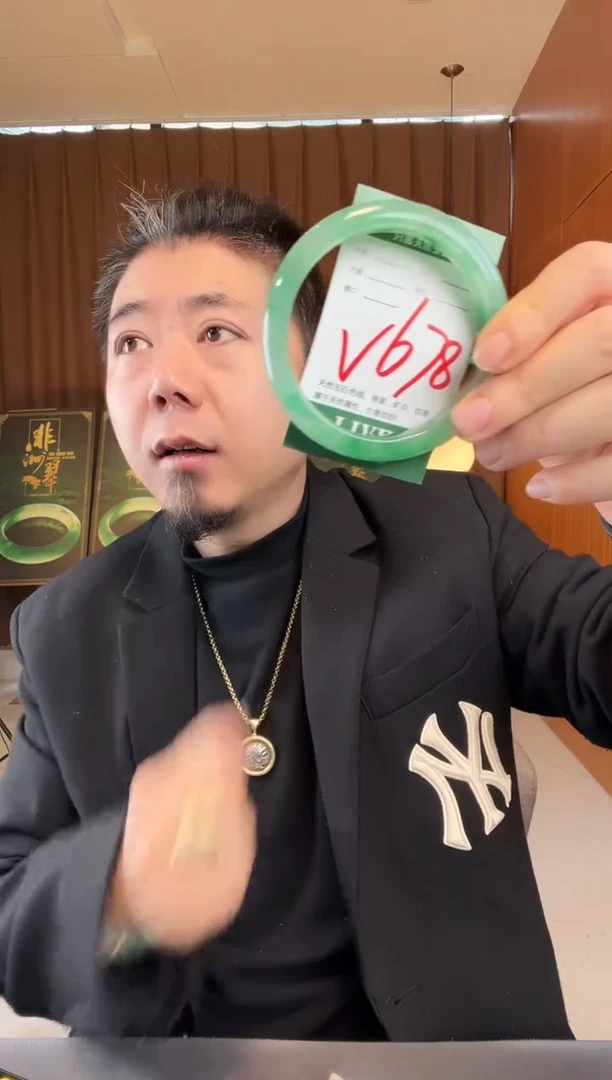 【闪购商品】石英质玉手镯未镶嵌非洲翠