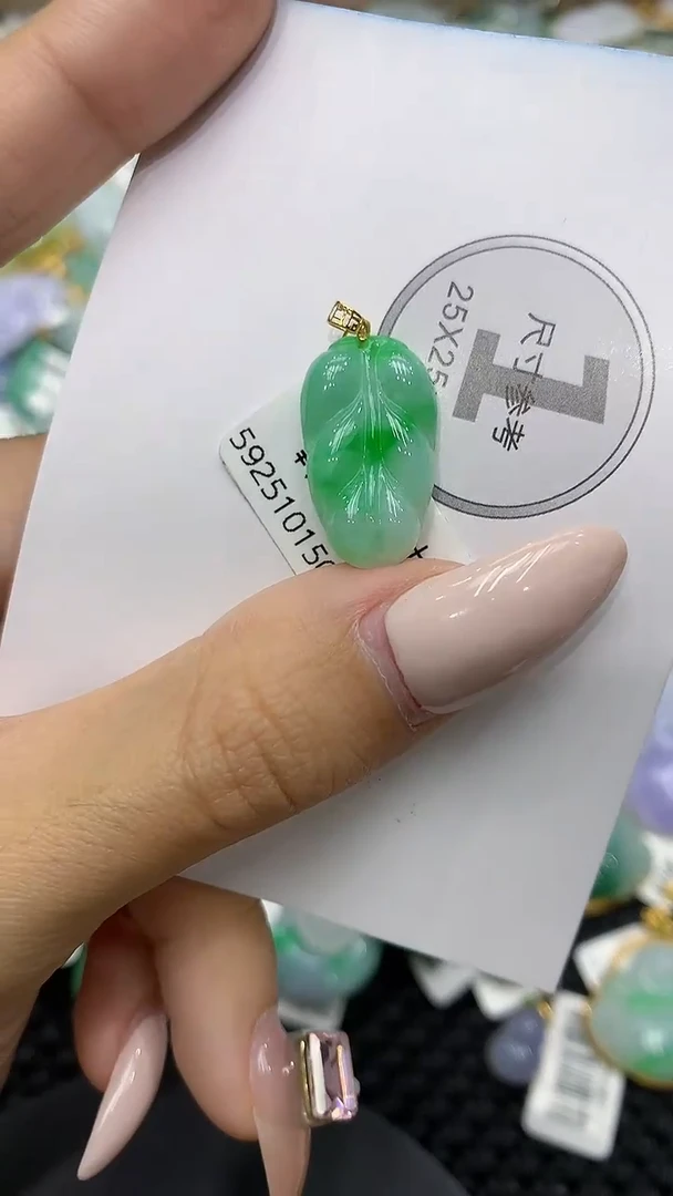 颈饰18K金镶嵌翡翠111111111111