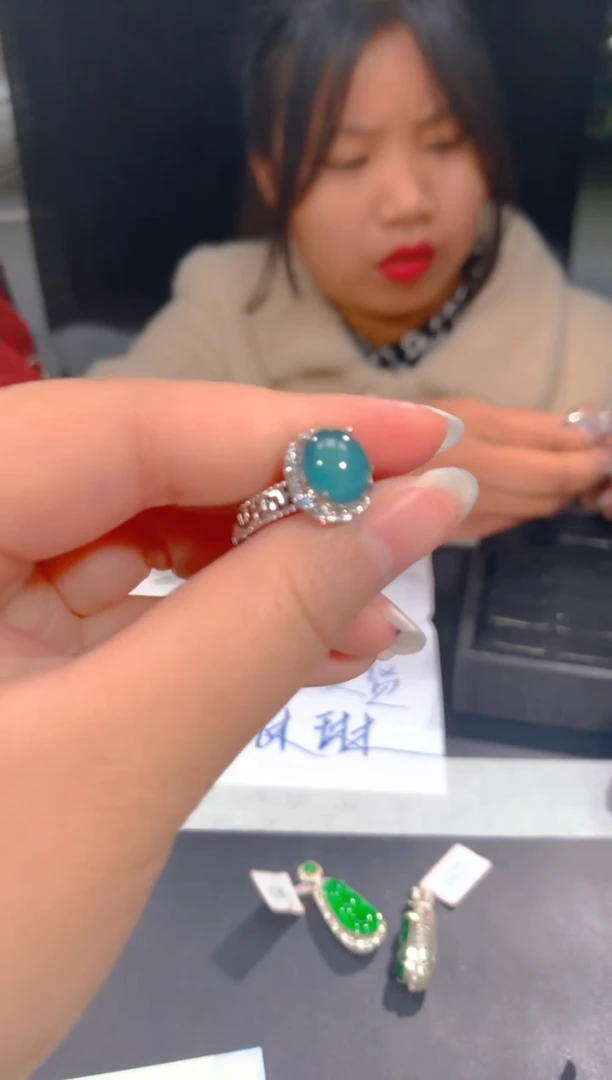 【闪购商品】定制翡翠未镶嵌84定制翡翠，多样性发货（发其一）