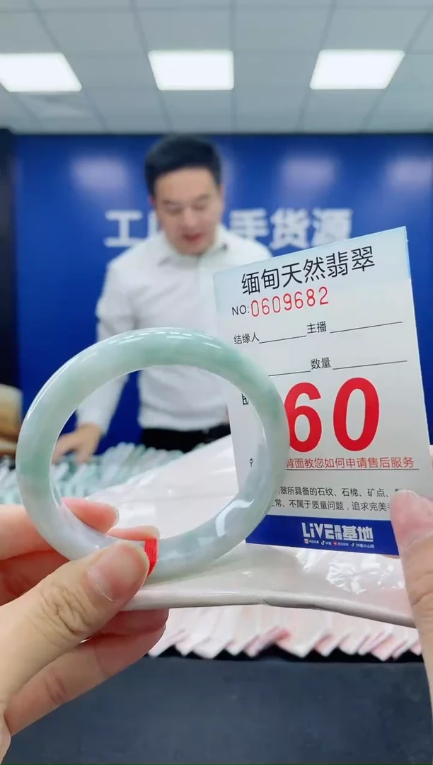 未镶嵌手镯翡翠天然翡翠手镯