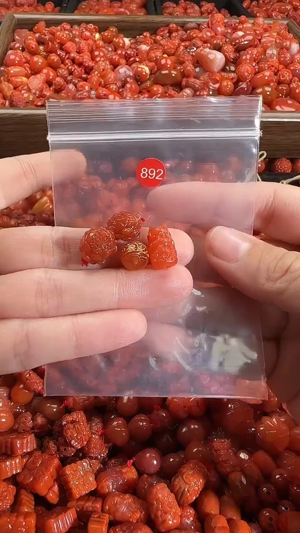 颈饰未镶嵌南红玛瑙1