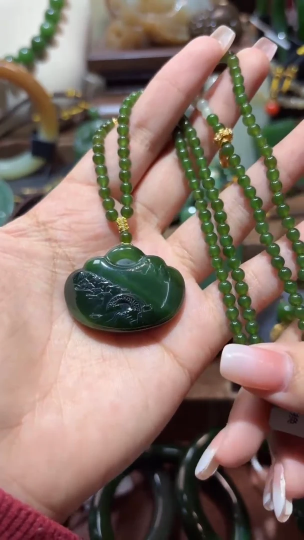 颈饰未镶嵌和田玉（碧玉）1