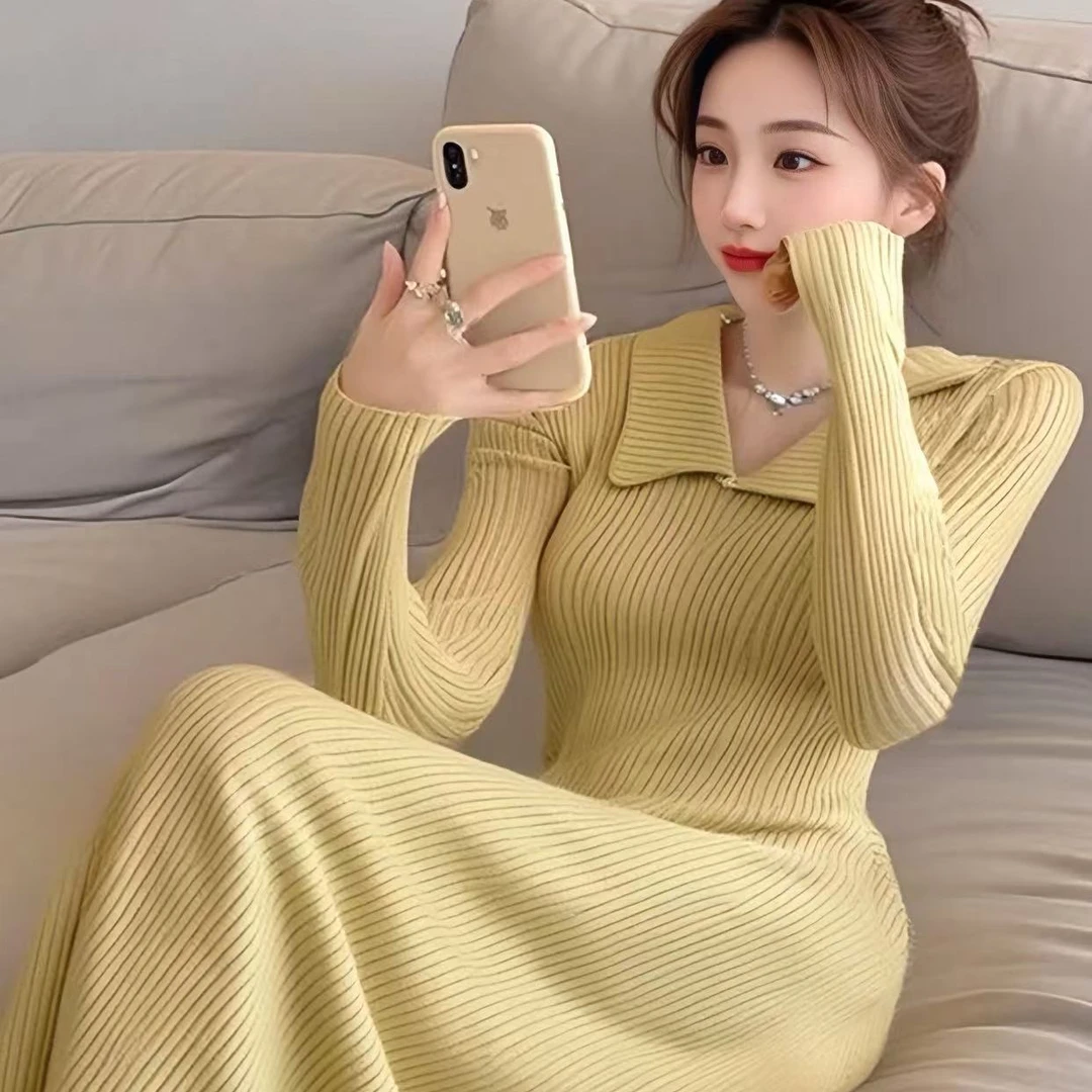 2025年新款跨年氛围感穿搭黄色针织连衣裙富家千金小香风圣诞裙子