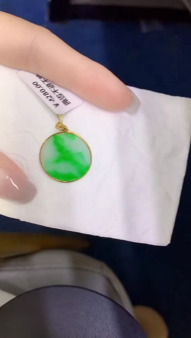 颈饰18K金镶嵌翡翠缅甸天然翡翠A货
