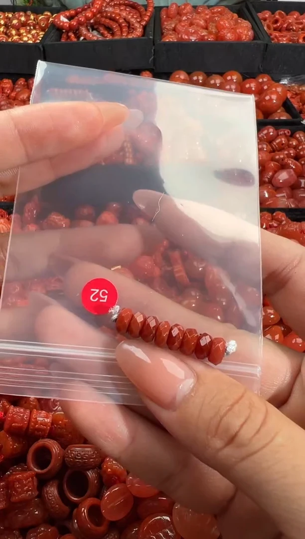 南红玛瑙未镶嵌颈饰1