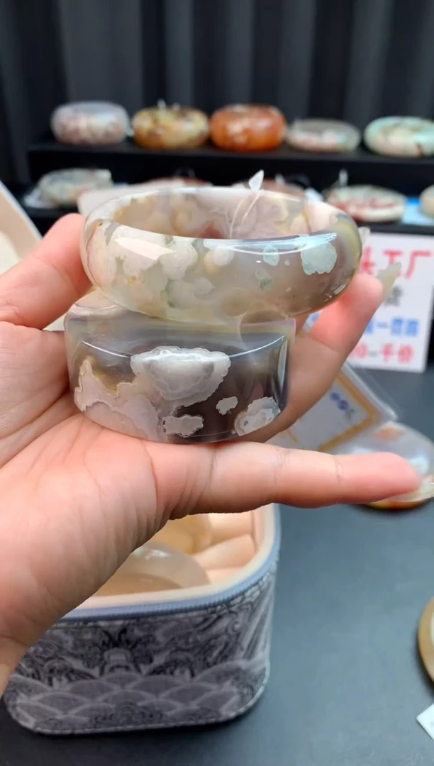 未镶嵌手镯石英质玉（61圈口）赠送镯心