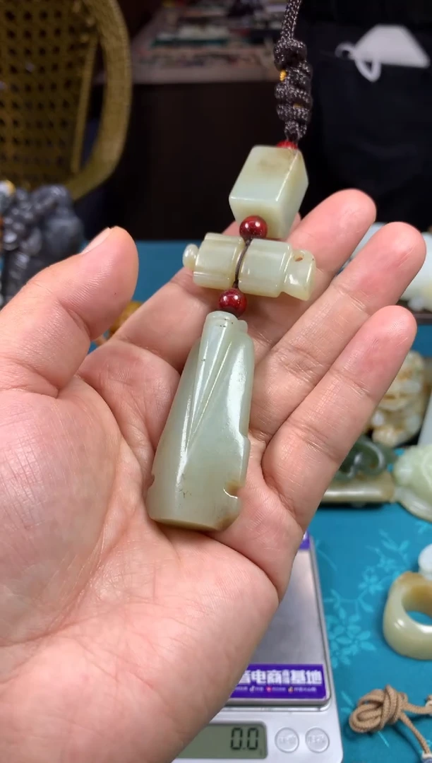 颈饰未镶嵌和田玉1
