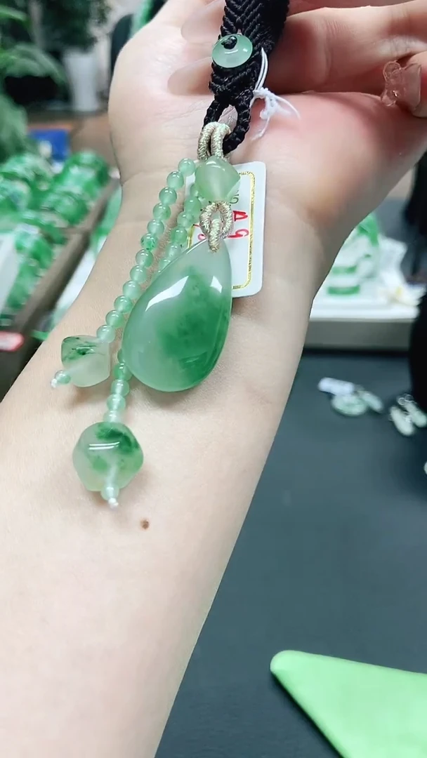 未镶嵌1石英质玉（非洲翠）金****铺/5007
