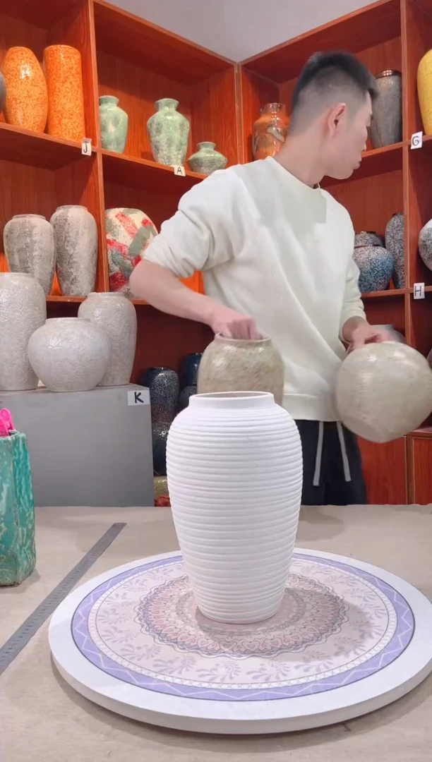 【闪购商品】瓶白螺纹 中号 陶瓷花瓶 无花