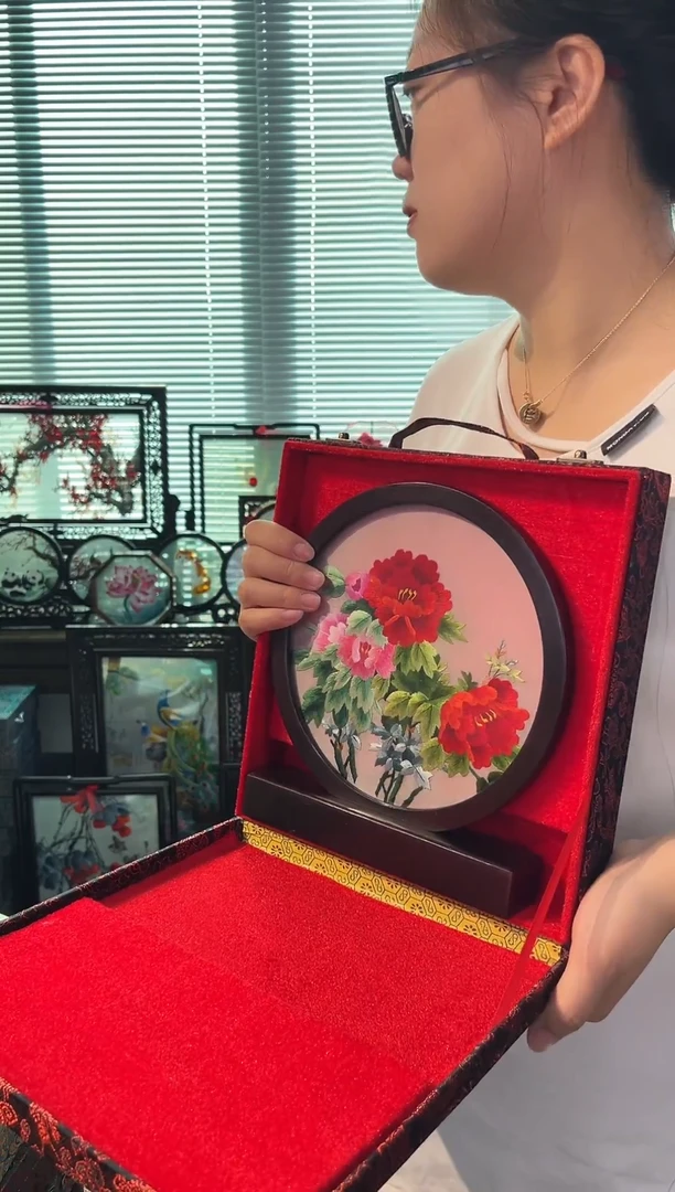 织绣以芊手扇摆台